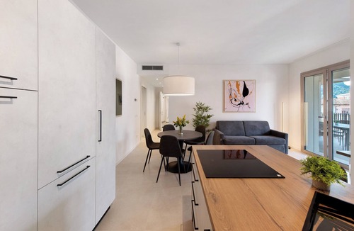 Garda Apartment | Apartment 'Eleonora C3' with Shared Pool, Private Terrace and Air Conditioning