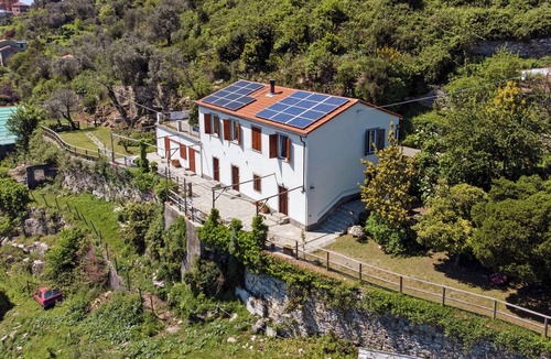 Ruta Apartment | Apartment 'Fattorialmare Blu' with Sea View, Shared Garden & Wi-Fi