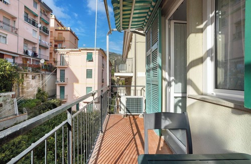 Cinque Terre Apartment | Apartment 'Gaia' with Sea View, Balcony and Air Conditioning