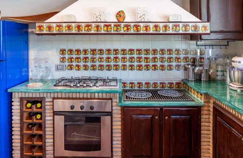 Caltagirone House | Apartment 'Giusa' with Shared Pool, Wi-Fi and Air Conditioning