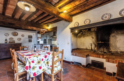 Siena Apartment | Apartment 'Green Siena' with Shared Pool, Private Terrace and Wi-Fi
