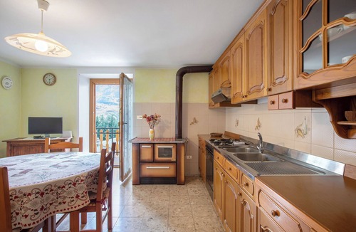Aymavilles Apartment | Apartment 'Il Borgo' with Mountain View, Private Terrace and Wi-Fi