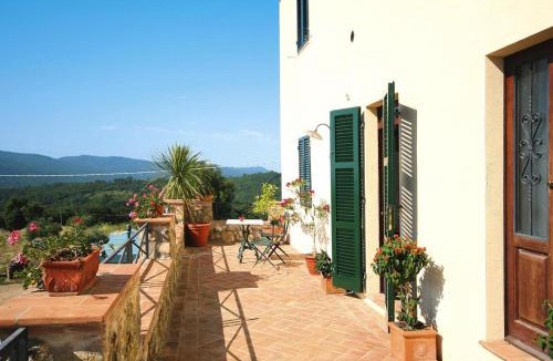 Chiusdino Apartment | Apartment in Chiusdino with terrace
