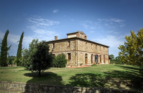 Torrita di Siena Apartment | Apartment in Torrita, balcony with view, pool,family friendly,Wi-Fi,up to 4 pers