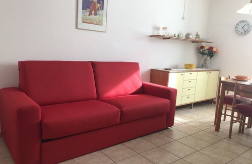 Cles Apartment | Apartment in the historic center of Cles with covered parking space