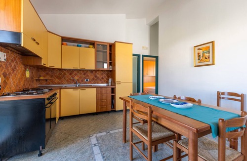 Casuzze Apartment | Apartment 'Vista Mare' with Sea View, Wi-Fi and Air Conditioning