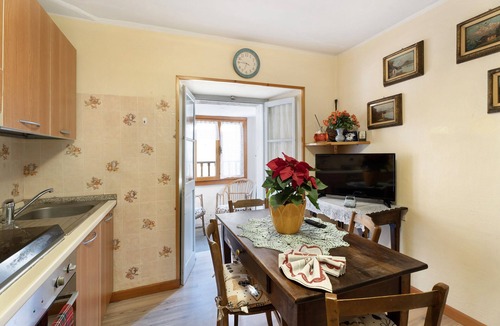 Santa Maria Maggiore Apartment | Apartment 'A Casa Di Elda' with Mountain View