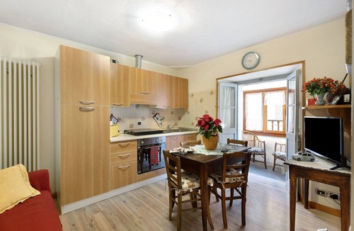 Santa Maria Maggiore Apartment | Apartment 'A Casa Di Elda' with Mountain View