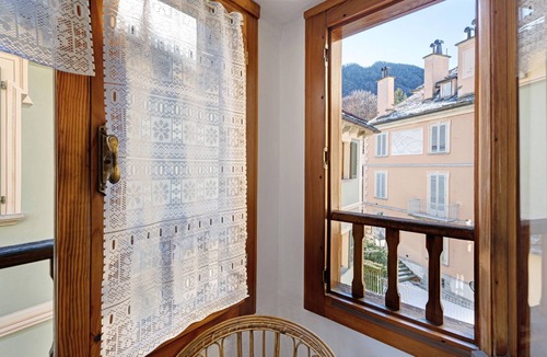 Santa Maria Maggiore Apartment | Apartment 'A Casa Di Elda' with Mountain View