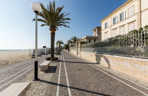 Grottammare Apartment | Apartment L'Ancora. Beautiful, on the sea, in the center!