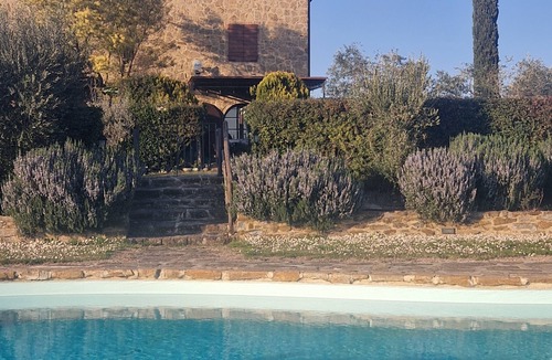 Torre A Castello Apartment | Apartment 'La Casa Di Bice' with Shared Pool, Wi-Fi and Air Conditioning
