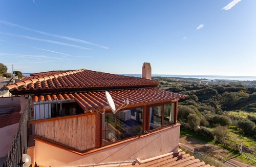 Agrustos Apartment | Apartment "La Finestra sul Mare" with Sea View, Private Terrace & Wi-Fi