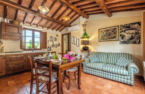 San Sano Apartment | Apartment 'La Casa Di Emma' with Wi-Fi and Air Conditioning