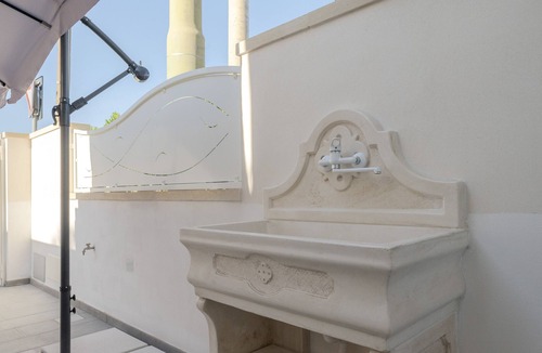 Torre dell'Orso Apartment | Apartment 'La Poesia' with Private Terrace, Wi-Fi and Air Conditioning
