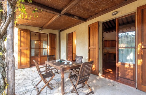 Serre di Rapolano Apartment | Apartment 'La Spiga' with Shared Pool, Shared Terrace and Wi-Fi