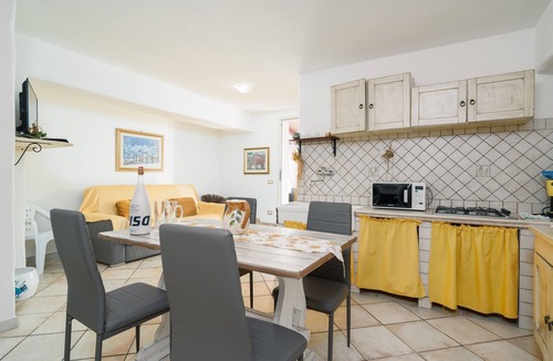 Irgoli Apartment | Apartment 'Le Lantane 2' with Mountain View, Wi-Fi and Air Conditioning