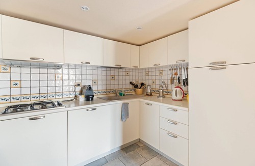 Bosa Historic Centre Apartment | Apartment 'Le Residenze In Piazza' with Balcony, Wi-Fi and Air Conditioning