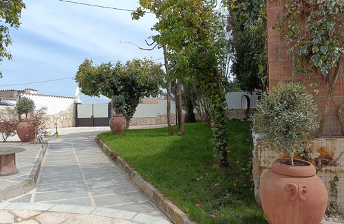 Venticano Apartment | Apartment 'Melograno' with Shared Pool, Wi-Fi and Air Conditioning