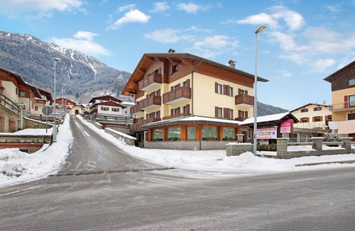 Valdisotto Apartment | Apartment "Monolocale Sole 2" with Mountain View, Balcony & Wi-Fi