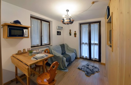 Morgex Apartment | Apartment 'Morgex' with Mountain View and Balcony