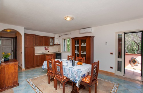 Sas Linnas Siccas Apartment | Apartment "Murice" with Sea View, Garden & Wi-Fi