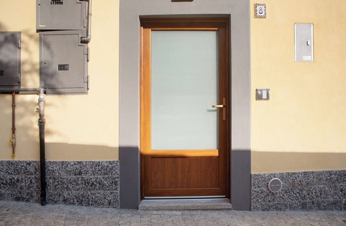 Bisuschio Apartment | Apartment 'Nido Cicogna' with Wi-Fi