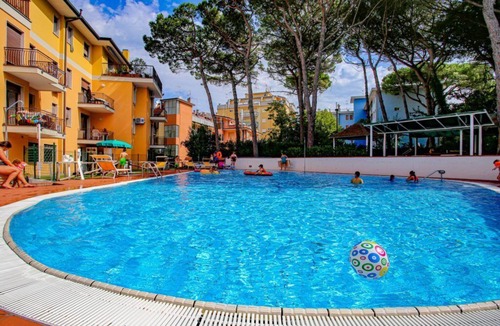 Eraclea Mare Apartment | Apartment no.9 facing pine forest pool condominium Elite with pool wi-fi