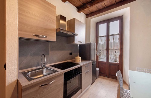 Caprino Bergamasco Apartment | Apartment 'Nottedì Case Vacanze 2' with Wi-Fi and Air Conditioning