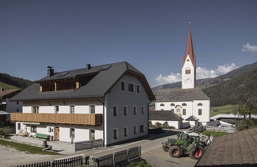 Valdaora di Sotto Apartment | Apartment 'Obermairhof 135' with Shared Garden, Balcony and Wi-Fi