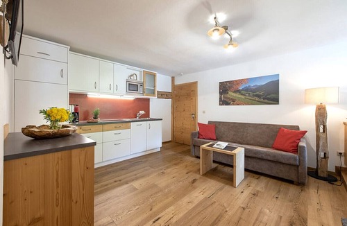 Funes Apartment | Apartment "Oberglarzhof Zirbel" with Mountain View, Garden & Wi-Fi