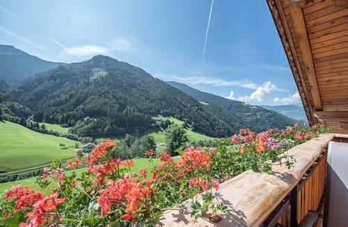 Funes Apartment | Apartment "Oberglarzhof Zirbel" with Mountain View, Garden & Wi-Fi
