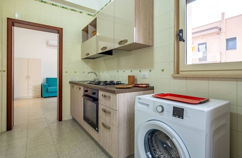 Lizzano Villa | Apartment 'Palma 2 ' with Private Terrace, Wi-Fi and Air Conditioning