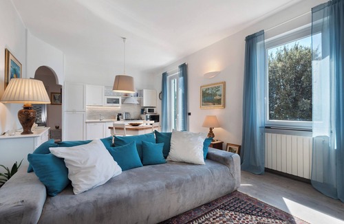 Sori Apartment | Apartment 'Paradise Suite' with Sea View, Wi-Fi and Air Conditioning