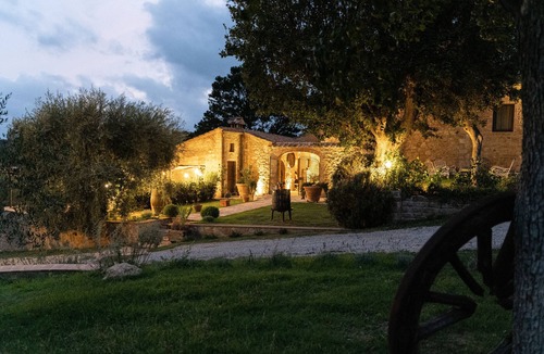 Montefollonico Apartment | Apartment 'Podere La Paolina Cottage' with Mountain View, Private Terrace and Wi-Fi