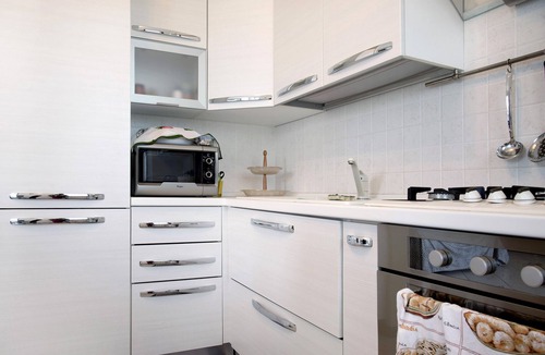 Cocquio-Trevisago Apartment | Apartment "Residenza Contrada" with Balcony & Wi-Fi