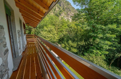 Samolaco Apartment | Apartment 'Rifugio Con Giardino Privato' with Mountain View, Private Terrace and Private Garden