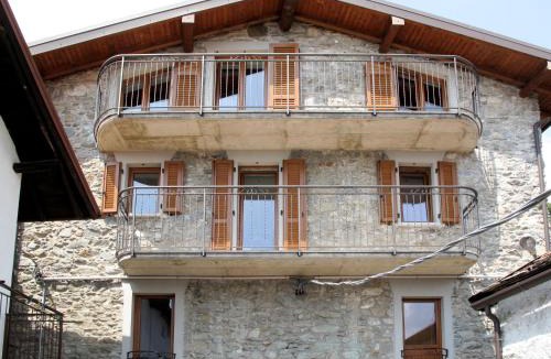 Vercana Apartment | Apartment Rustico Maria - DMA391 by Interhome