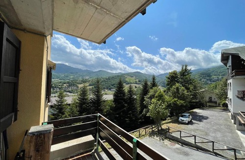 Fiumalbo Apartment | Apartment 'Santerini' with Mountain View, Shared Garden and Wi-Fi