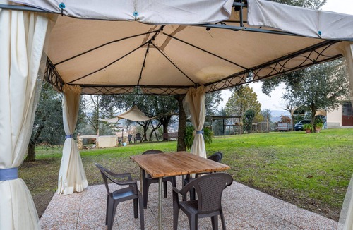 San Gimignano Apartment | Apartment 'Sasso 3' with Private Terrace, Wi-Fi and Air Conditioning