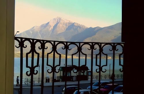 Consiglio di Rumo Apartment | Apartment 'Spacious Historic F1' with Lake View, Wi-Fi and Air Conditioning