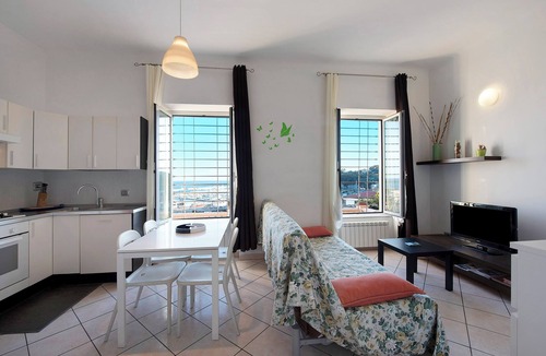 Varazze Apartment | Apartment "Trilocale in villa vista mare Apt 1" with Sea View