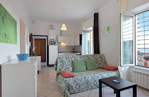 Varazze Apartment | Apartment "Trilocale in villa vista mare Apt 1" with Sea View
