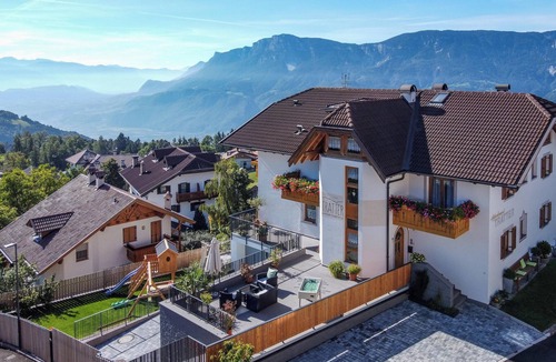 Salonetto Apartment | Apartment "Valentin" with Mountain View, Wi-Fi, Balcony & Garden