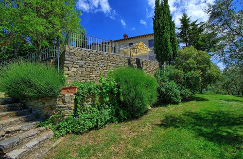 Greve in Chianti Apartment | Apartment with pool, WIFI, TV, patio, pets allowed, panoramic view, close to Greve In Chianti
