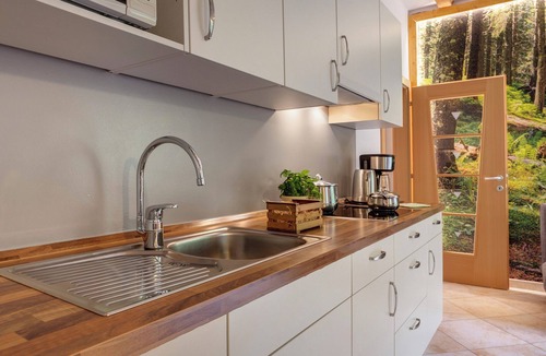 Laives Apartment | Apartment 'Waldruhe' with Mountain View, Shared Garden and Wi-Fi