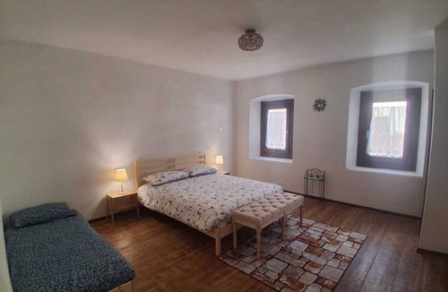 Auronzo di Cadore Apartment | Apartment with Lake View in Auronzo