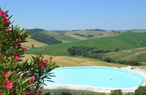 Torre A Castello Apartment | Apartment with beautiful view in the Crete Senesi