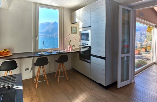 Fiumelatte Apartment | Apartment with balcony, direct beach access