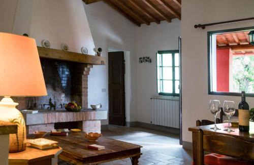 Ghizzano House | Apartment with large garden and pool on the hills of Pisa