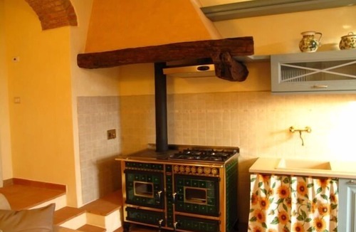 Gambassi Terme Apartment | Apartment with small terrace in ancient village with pool near san Gimignano